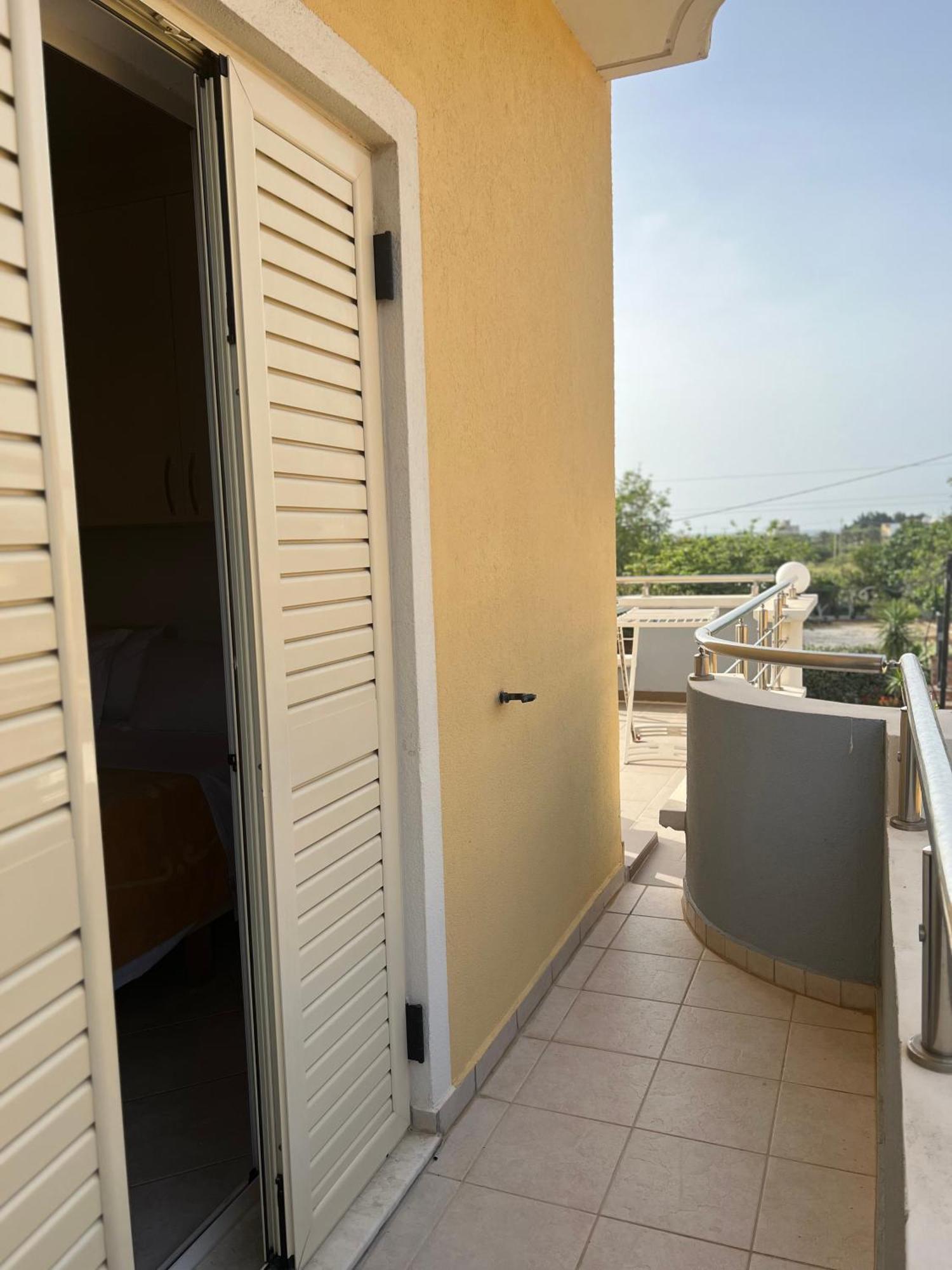 Apartments Rezidenca Sinani Orikum Esterno foto